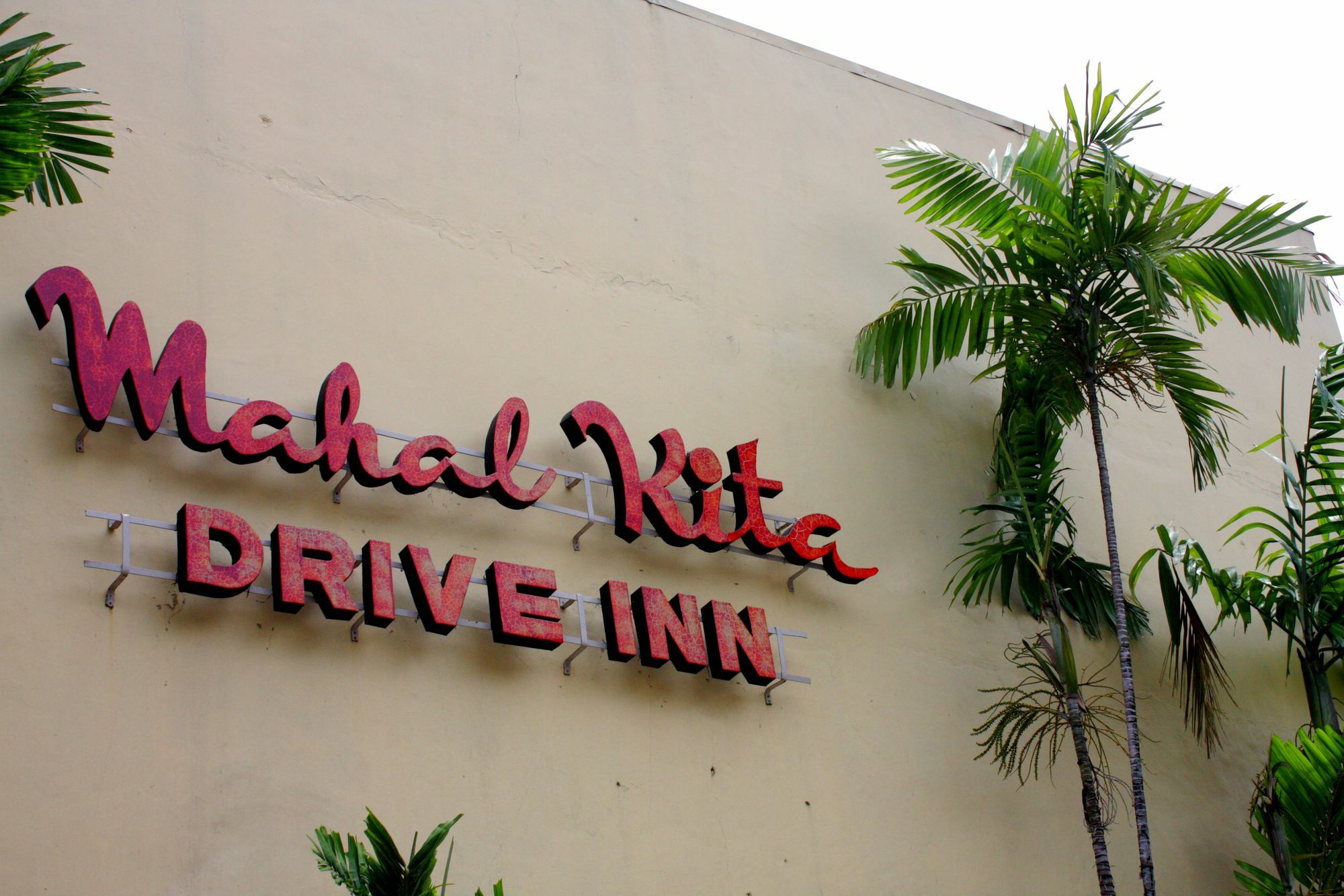 Mahal Kita Drive Inn Пасай Экстерьер фото